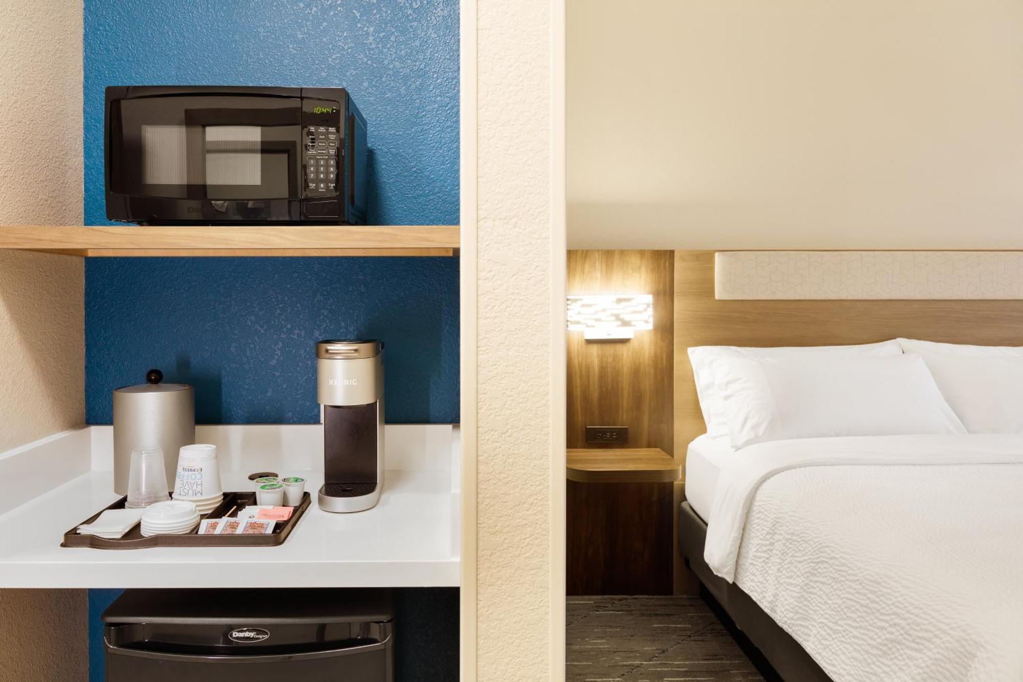 Holiday Inn Express Toledo North By Ihg Экстерьер фото